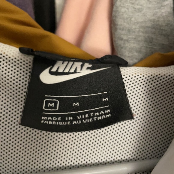Nike wind breaker - Picture 5 of 5